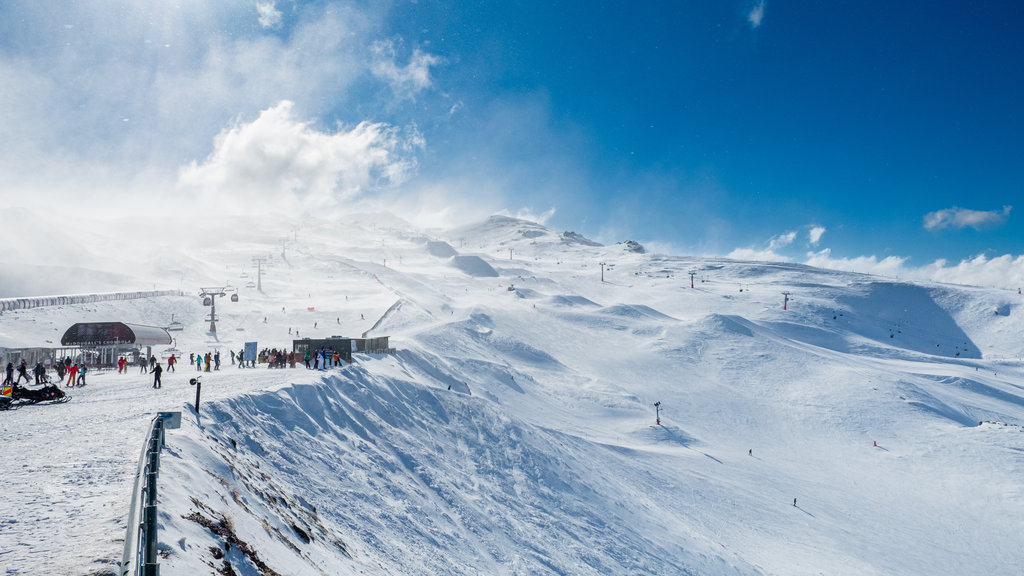 Cardrona Alpine Resort which includes landscape views, mountains and snow