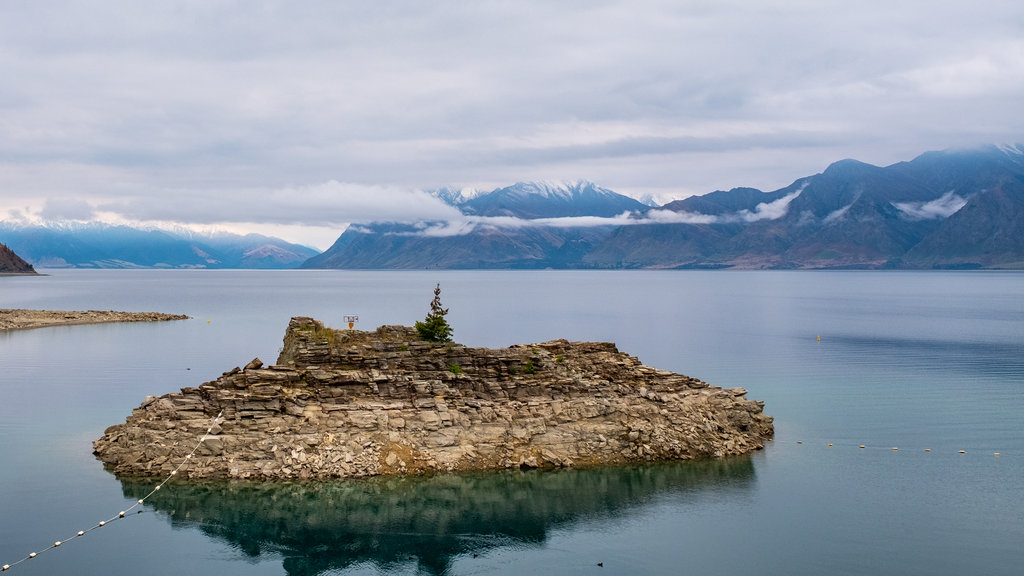 Wanaka presenterar en sjö eller ett vattenhål