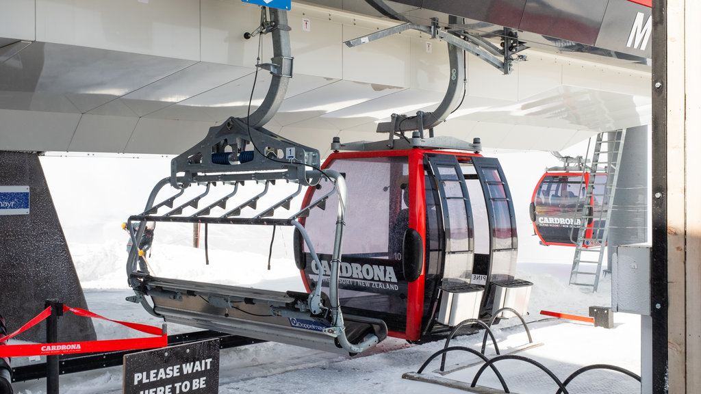 Cardrona Alpine Resort showing snow and a gondola