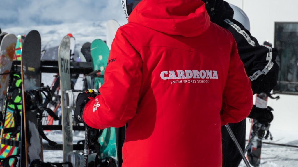 Cardrona Alpine Resort which includes signage and snow skiing