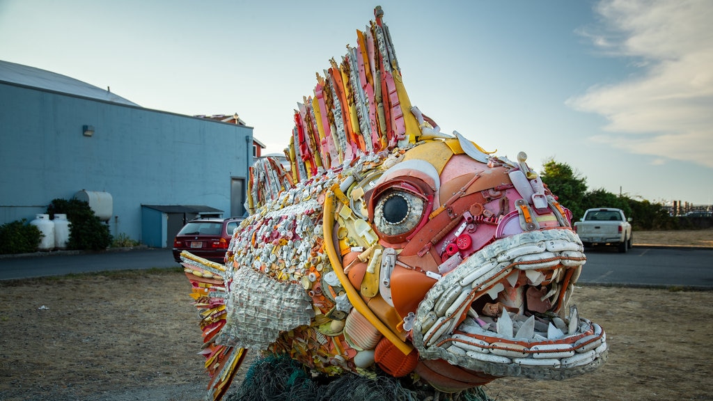 Bandon que incluye arte al aire libre