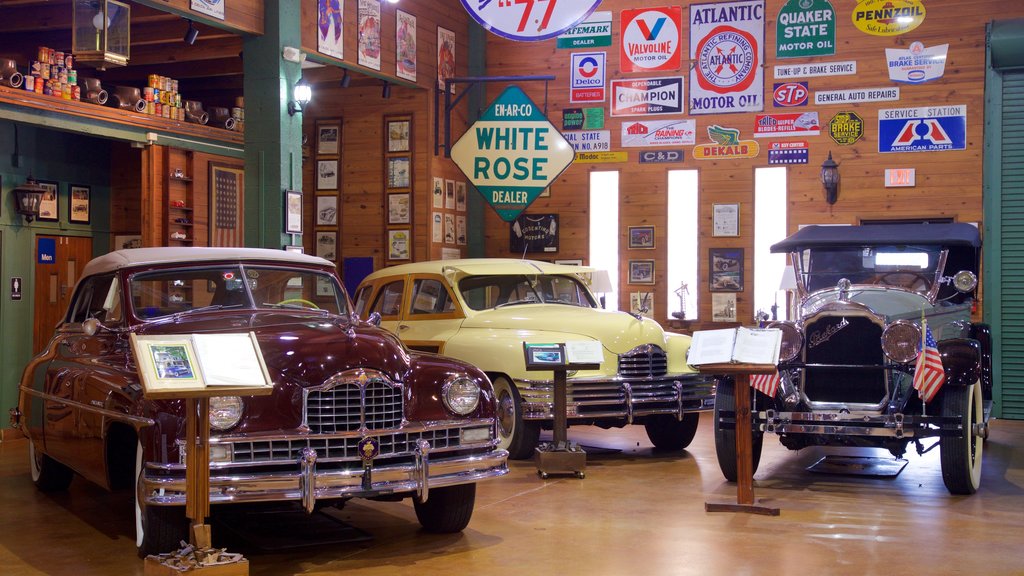 Museo de Autos Antiguos de Fort Lauderdale mostrando vistas interiores y elementos del patrimonio