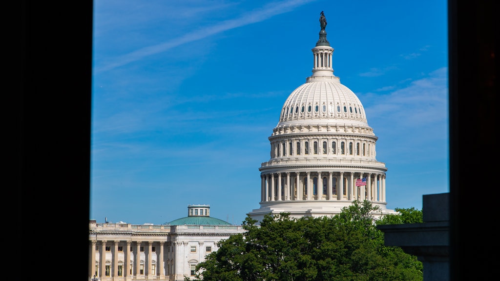 Library of Congress featuring heritage architecture, a monument and an administrative building