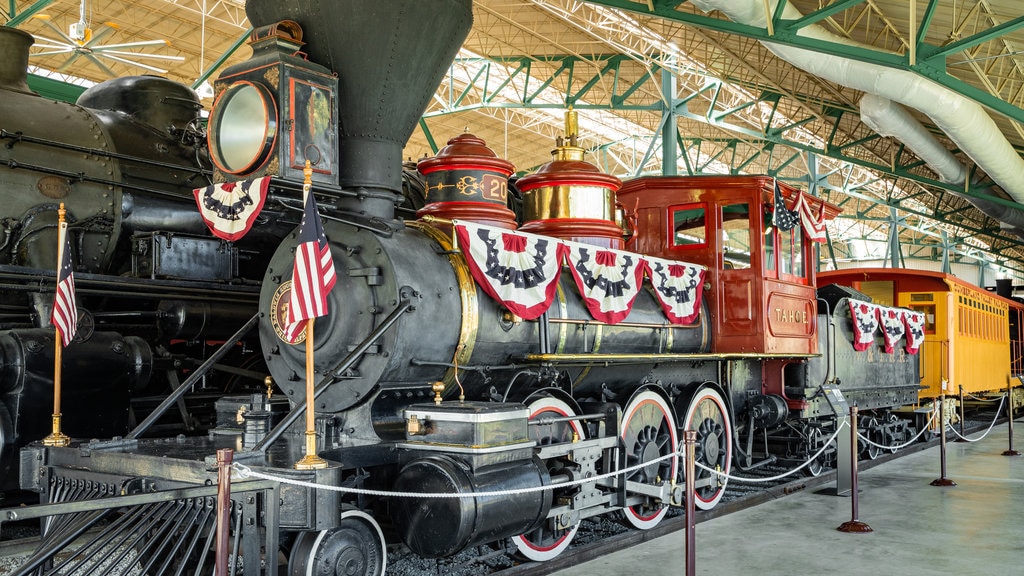 Railroad Museum of Pennsylvania showing heritage elements, interior views and railway items