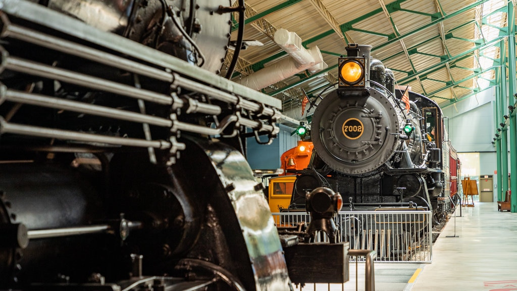 Railroad Museum of Pennsylvania showing railway items, interior views and heritage elements