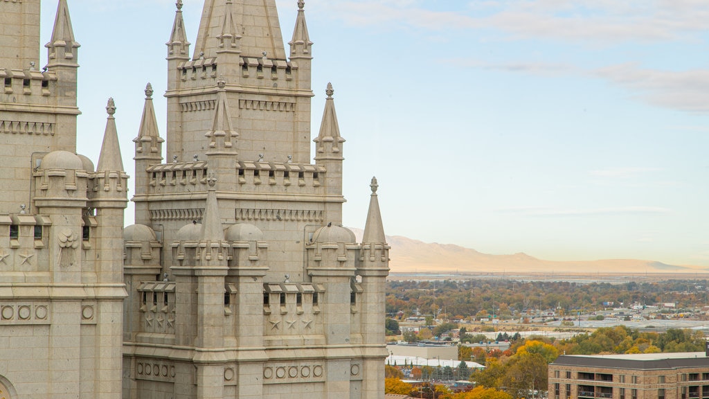 Salt Lake Temple som viser historiske bygningsværker