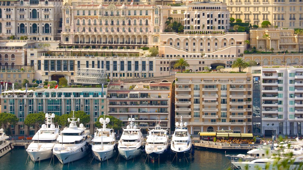 Puerto de Mónaco ofreciendo una ciudad costera, una ciudad y una bahía o un puerto