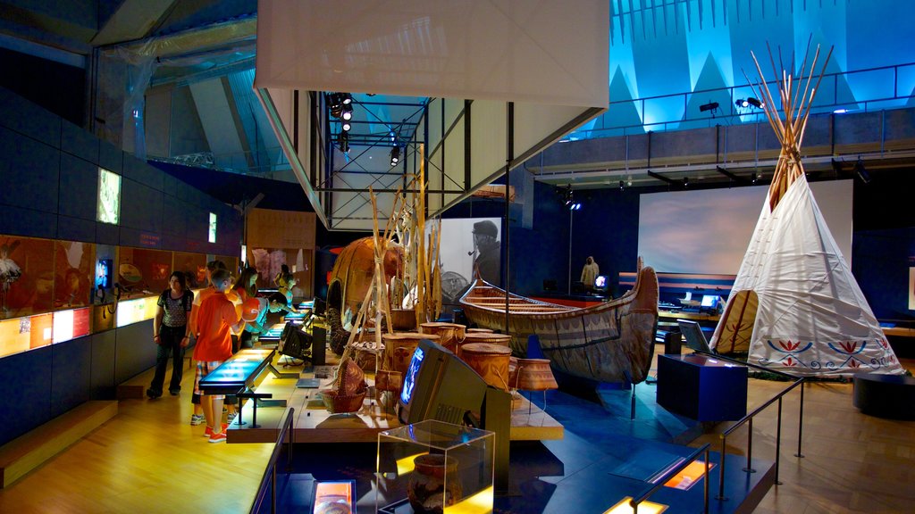 Museo della Civiltà che include vista interna