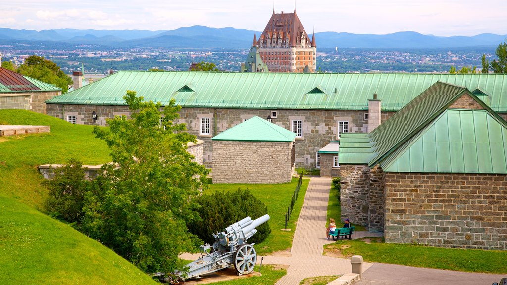 Citadelle of Quebec showing heritage elements, château or palace and military items