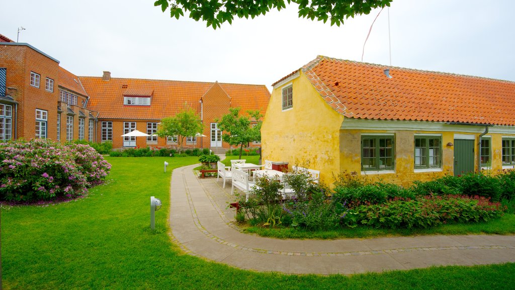 Skagens Museum showing a garden