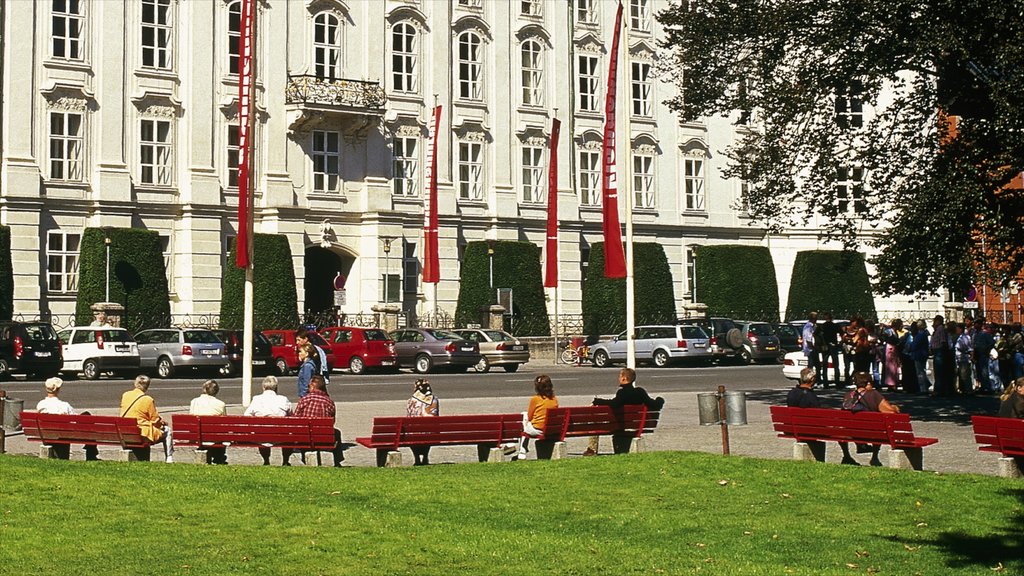 Imperial Palace showing street scenes, heritage architecture and a castle