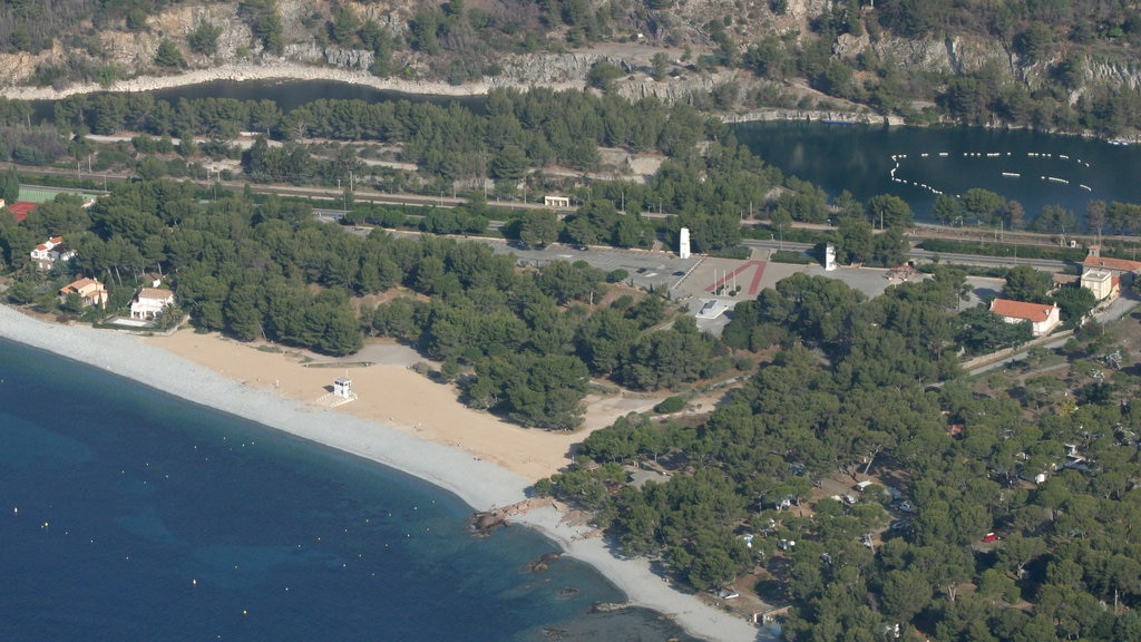 Aix-en-Provence yang mencakup pemandangan umum pantai dan pemandangan lanskap