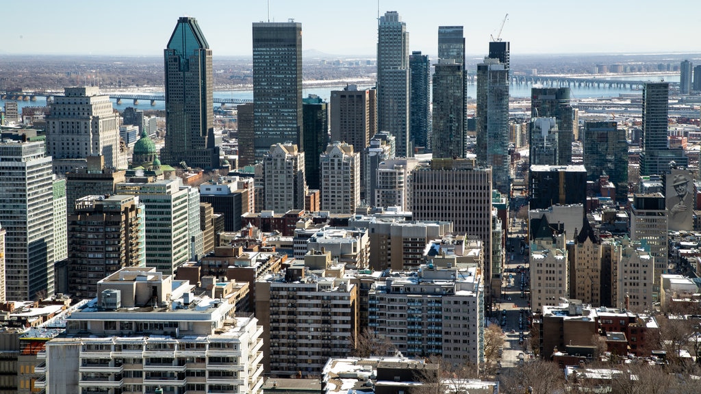 Centro de Montreal mostrando paisagem e uma cidade