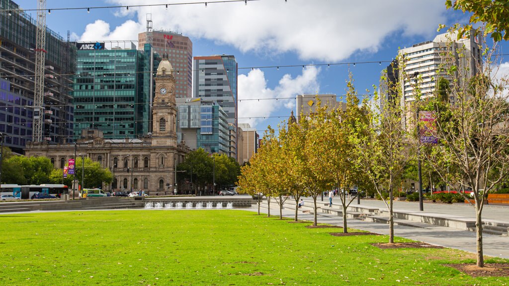 Victoria Square showing a city and a park