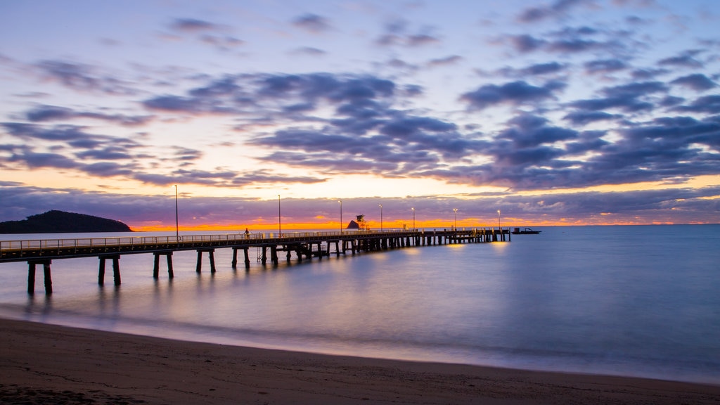 Palm Cove Beach which includes general coastal views and a sunset