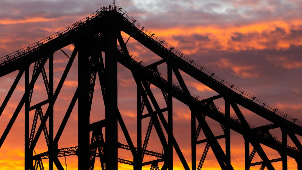 Story Bridge showing a bridge and a sunset