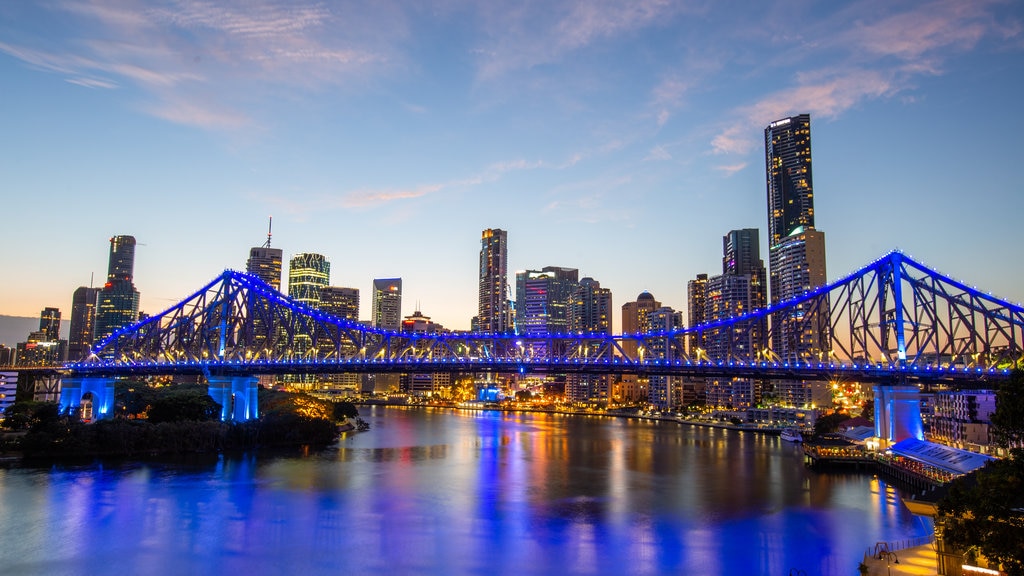 Story Bridge showing a city, a river or creek and a bridge