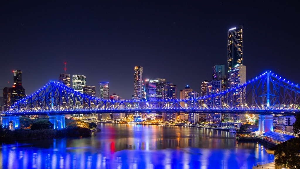 Pont Story Bridge mettant en vedette une ville, une rivière ou un ruisseau et scènes de soirée