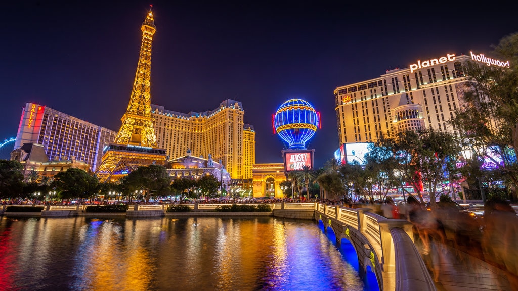 Bellagio Casino featuring a lake or waterhole, a city and a casino