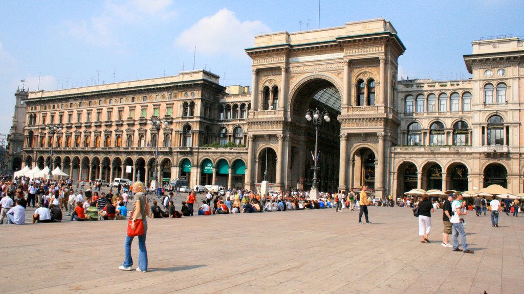 Galleria Vittorio Emanuele II que incluye una ciudad, un parque o plaza y patrimonio de arquitectura