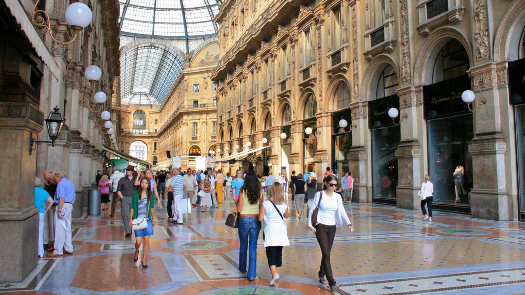 Galleria Vittorio Emanuele II featuring shopping, heritage architecture and interior views