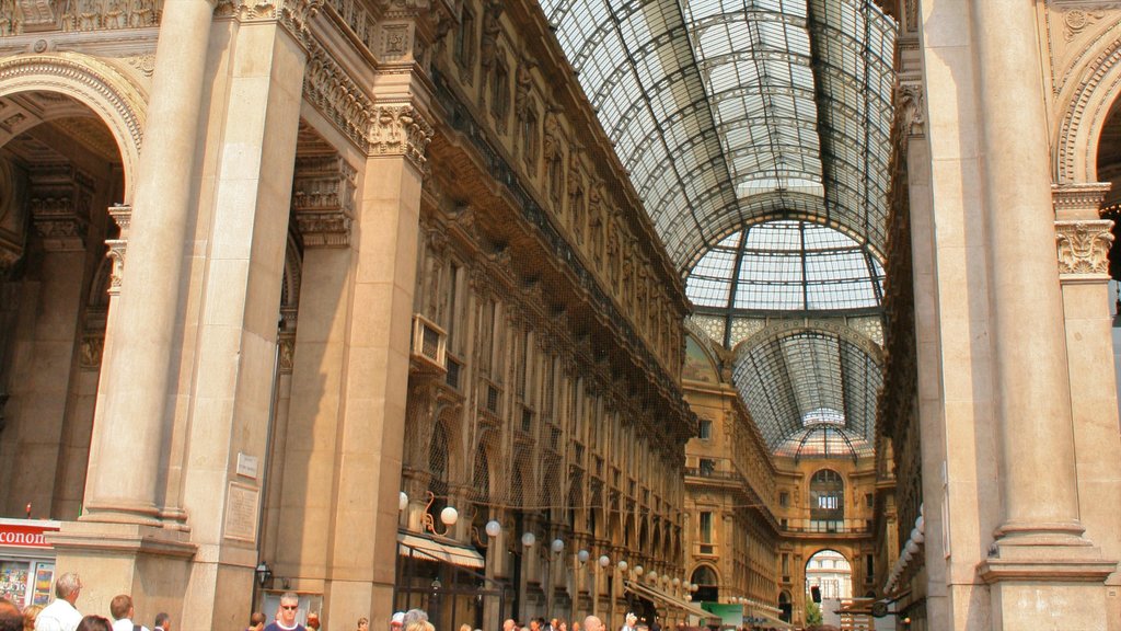 Galleria Vittorio Emanuele II showing interior views, shopping and heritage architecture