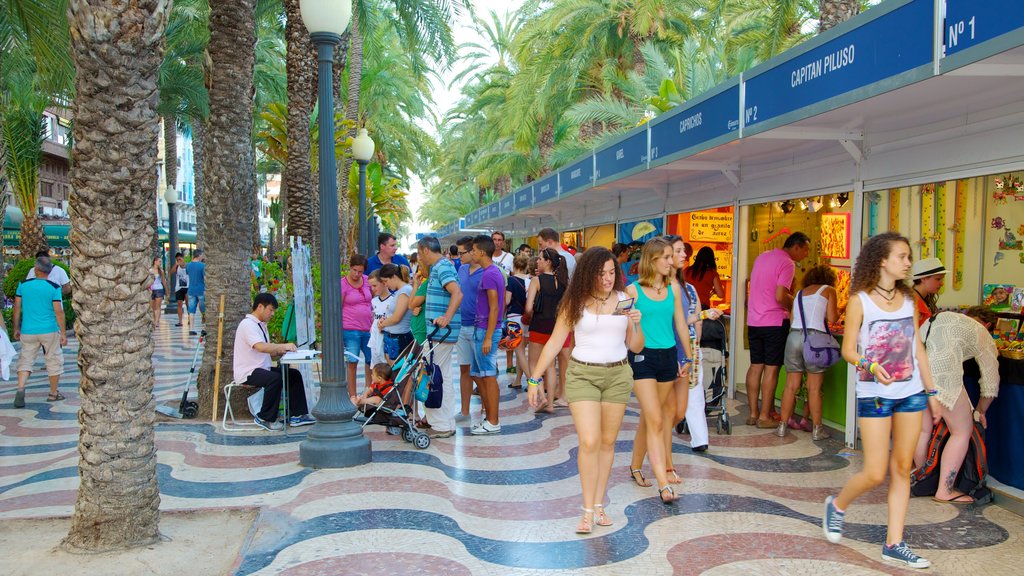 Explanada de Espana featuring street scenes and markets as well as a large group of people