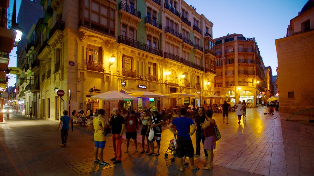 Alicante ofreciendo escenas de noche, imágenes de calles y arquitectura patrimonial