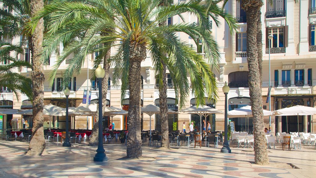 Explanada de Espana which includes a coastal town, street scenes and café scenes