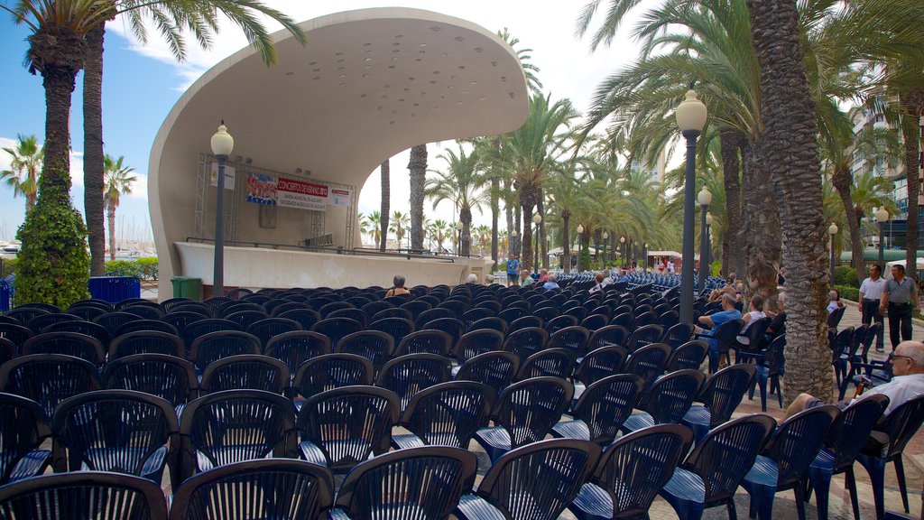 Alicante mettant en vedette scènes de théâtre