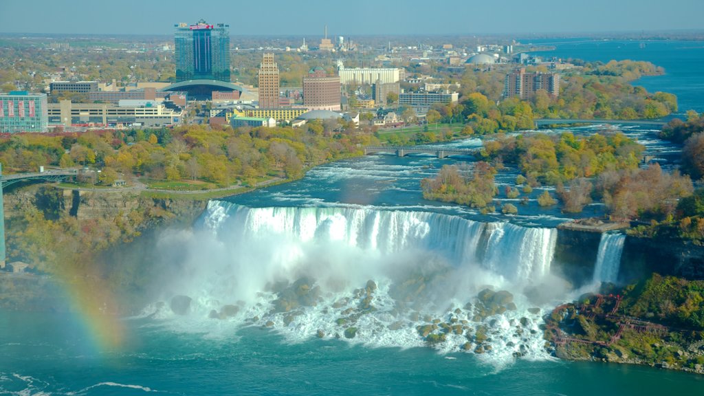 Bridal Veil Falls showing a city, landscape views and a waterfall