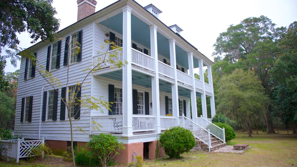 Hopsewee Plantation mostrando uma casa e elementos de patrimônio