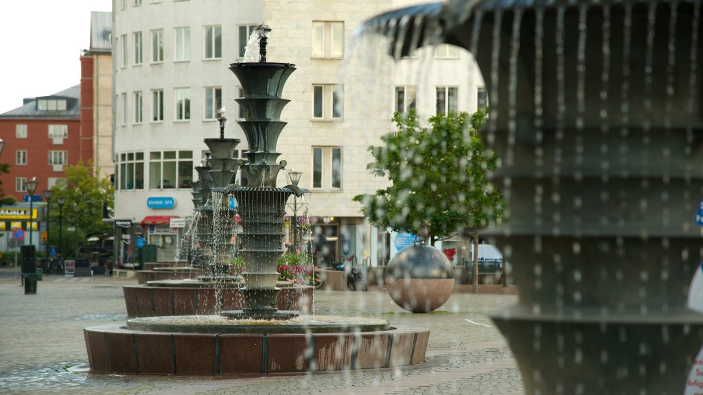 Plaza Gustav Adolf ofreciendo una ciudad, una plaza y una fuente