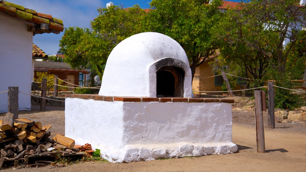 El Presidio de Santa Barbara State Historic Park showing heritage elements