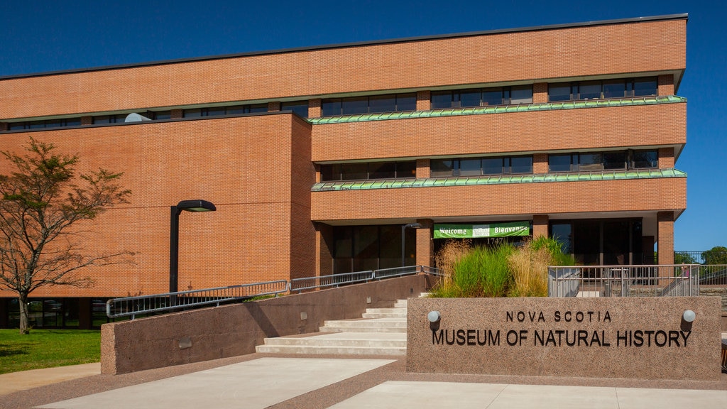 Museo de Historia Natural ofreciendo señalización