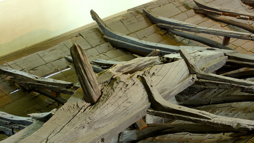 Vikingschip Museum toont interieur