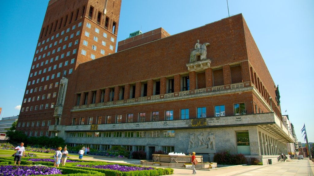 Radhuset, Oslo, Noruega ofreciendo un edificio administrativo