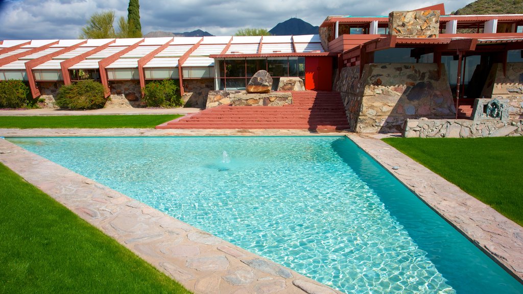 Taliesin West showing a house and a pool