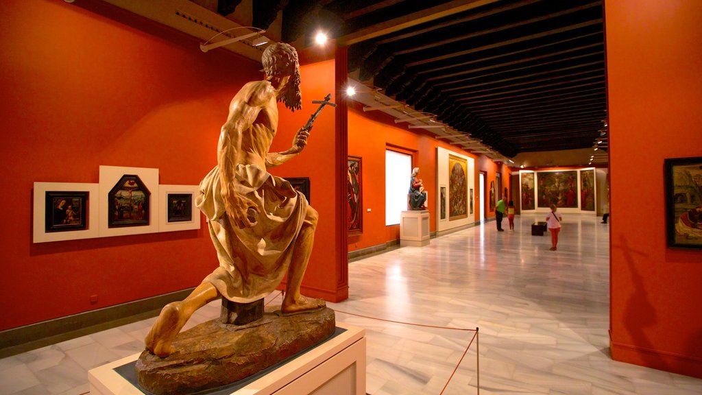 Museo de Bellas Artes ofreciendo vista interna, arte y una estatua o escultura