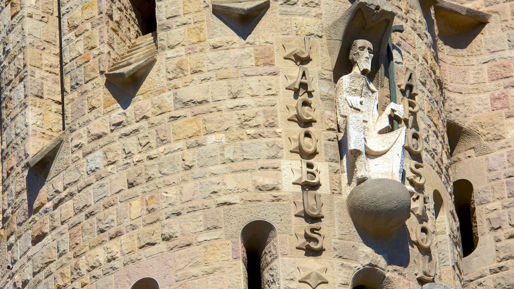 Sagrada Familia featuring signage, religious aspects and heritage architecture