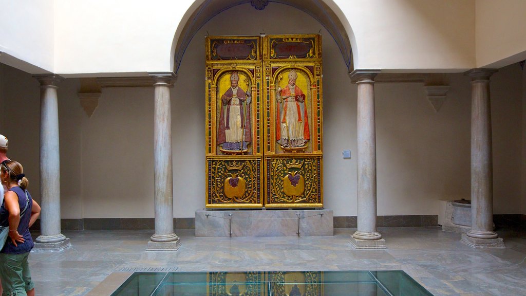 Granada showing château or palace, religious elements and interior views