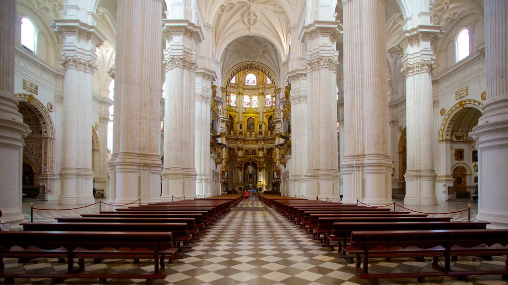 Cattedrale di Granada che include chiesa o cattedrale, architettura d\'epoca e vista interna