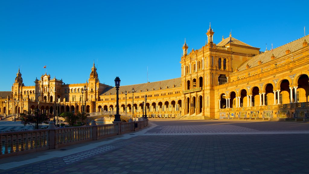 Plaza de Espana showing a city, a square or plaza and an administrative building