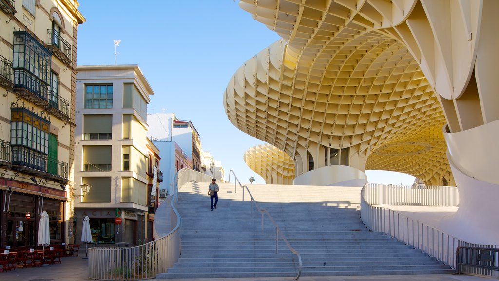 Metropol Parasol qui includes ville, scènes de rue et architecture moderne