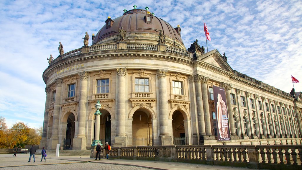 Museo Bode que incluye arquitectura patrimonial y elementos patrimoniales