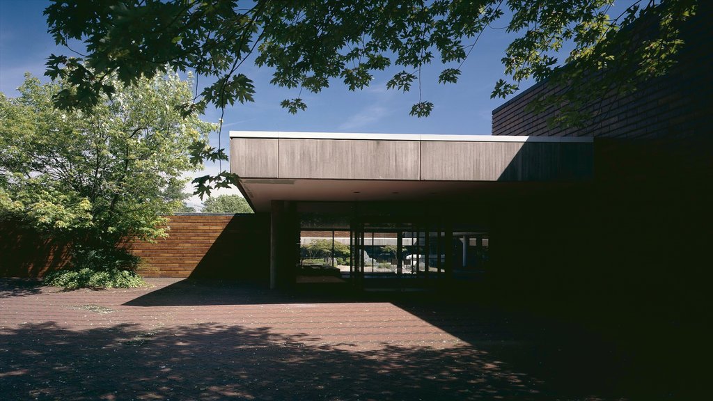 Museum of East Asian Art showing modern architecture