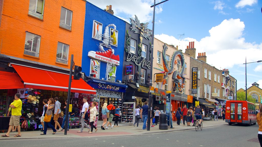 Camden Town mostrando shopping