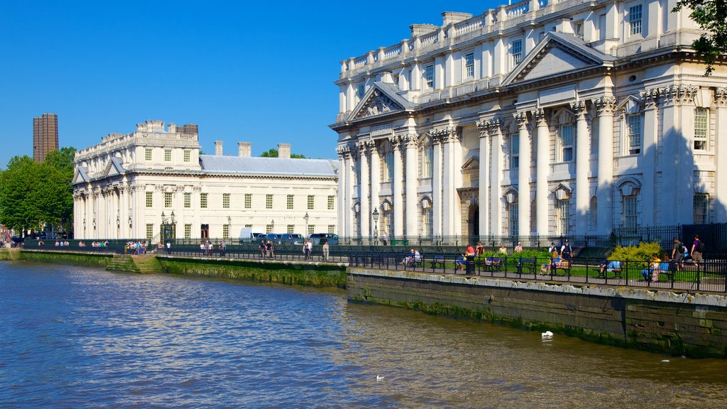 London showing heritage architecture, a river or creek and a city