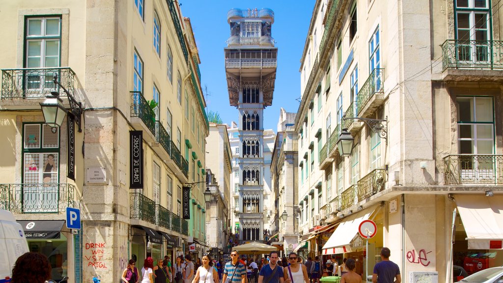 Elevador de Santa Justa mostrando patrimonio de arquitectura y una ciudad