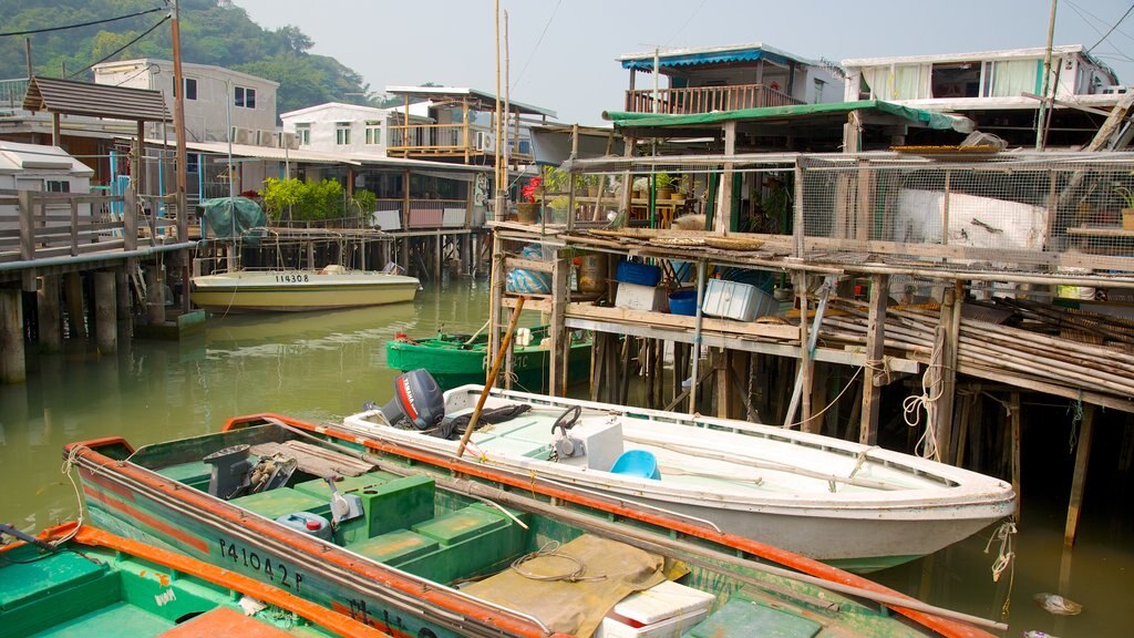 Tai O Village fasiliteter samt elv eller bekk, hus og båter